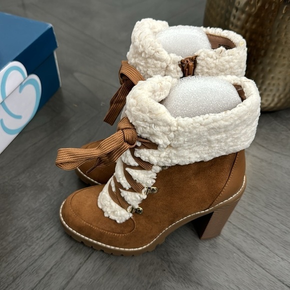 BCBGeneration Women Medium Palli Lace Up Ankle Boots, Brown/Ivory - Picture 7 of 8